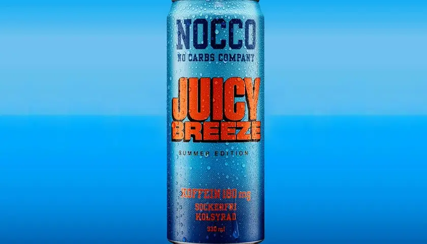 En NOCCO Juicy Breeze burk, sommarutgåva. Undrar du vad smakar NOCCO Juicy Breeze? Denna sockerfria dryck ger en uppfriskande känsla.