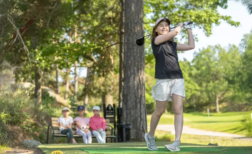 Golfhål - Bygg upp ditt spel: Från tee till hålkoppen