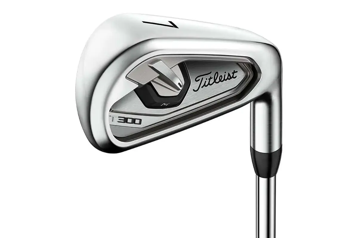 En Titleist T300 järnklubba, perfekt för dig som funderar på vilka golfklubbor ska jag ha.